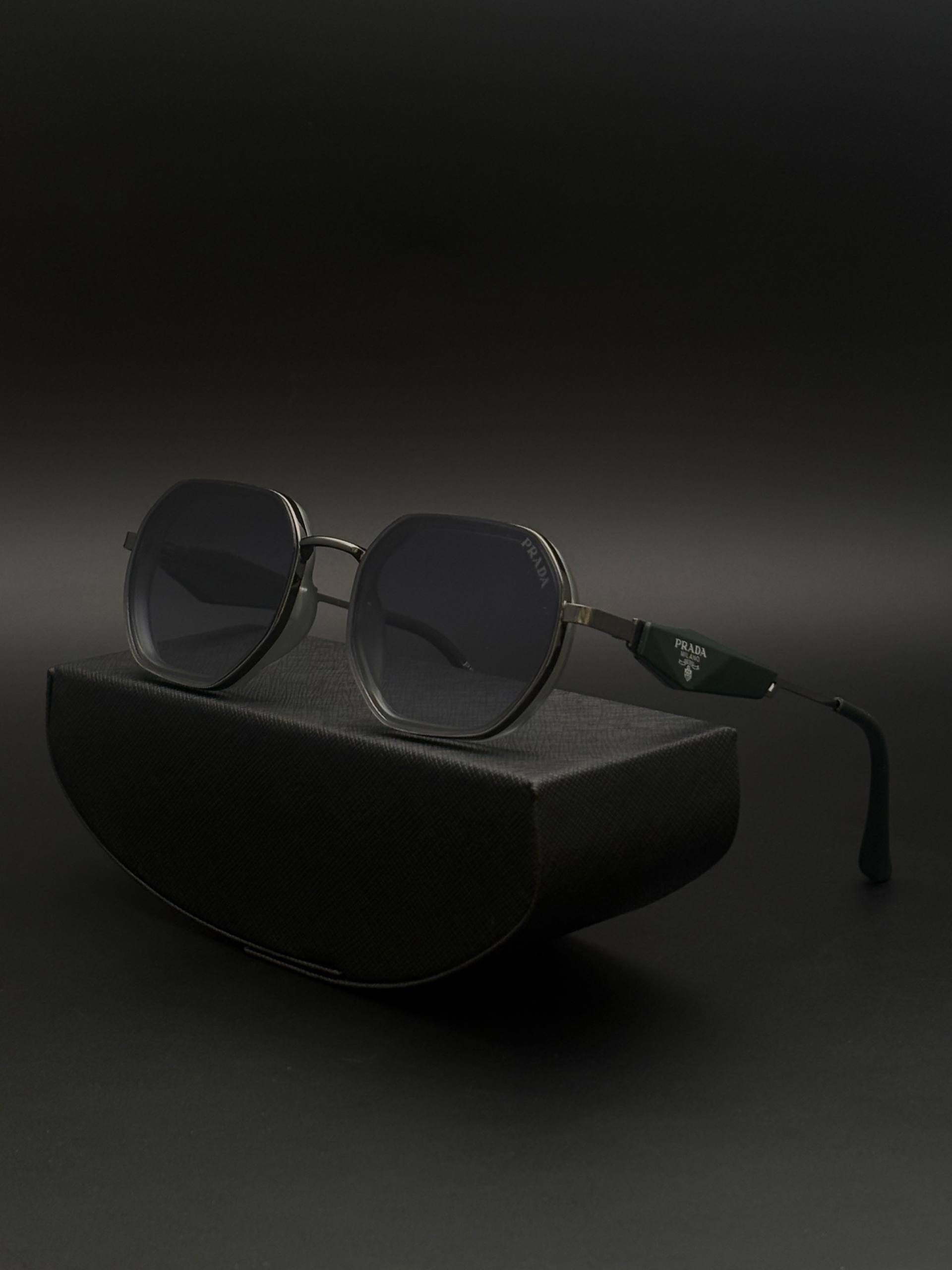 عینک ترند پرادا